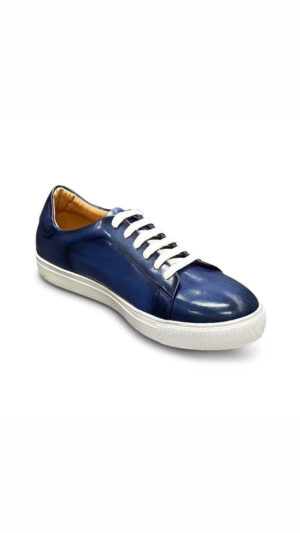 Blue low-cut leather sneaker
