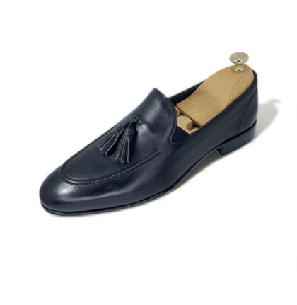 Black round nose tassels
