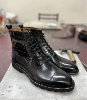 Commando black boot