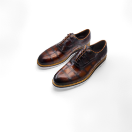 Hand-carved casual brogue