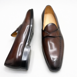 Curved leather loafers